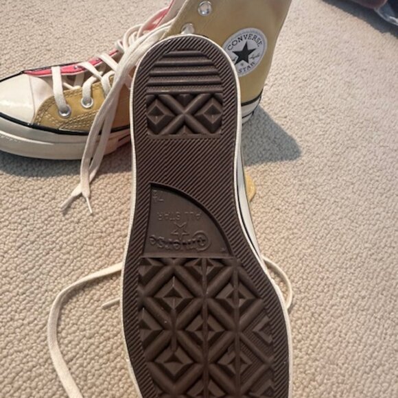 Converse  high top never worn sneakers marked inside Mens 7.5 Womens, 9.5 - Picture 3 of 3